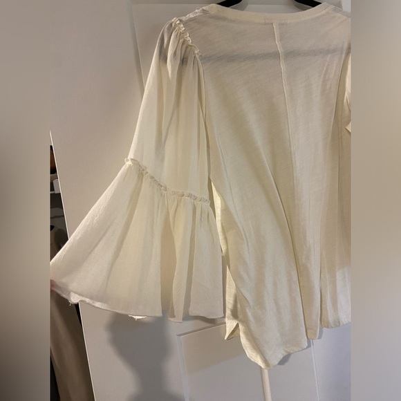 Flowy sleeve top - Picture 2 of 3